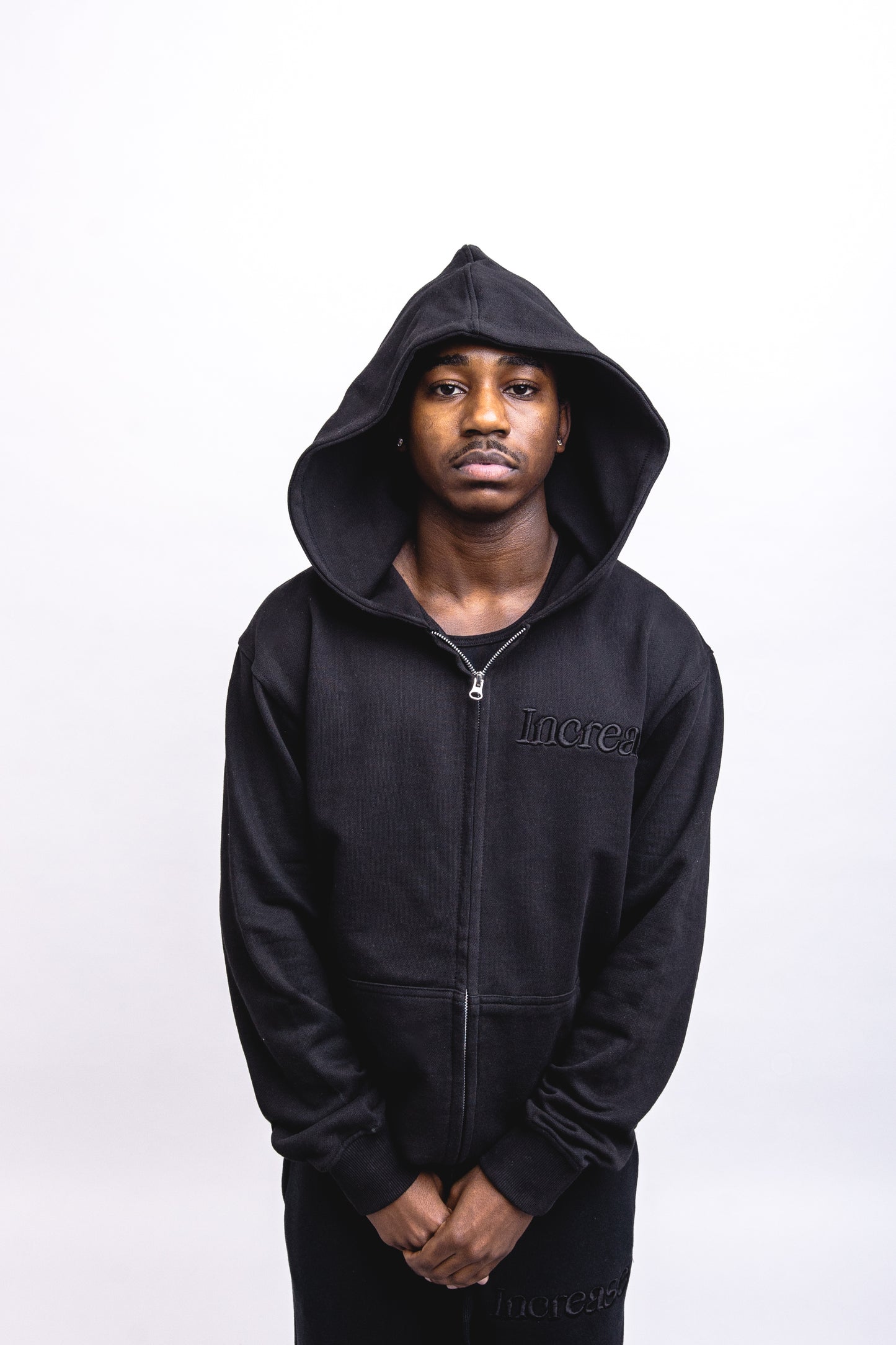 BLACK SIMPLISTIC HOODIE